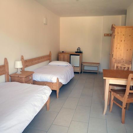 Hotel Elbele Garni Folgaria Rum bild