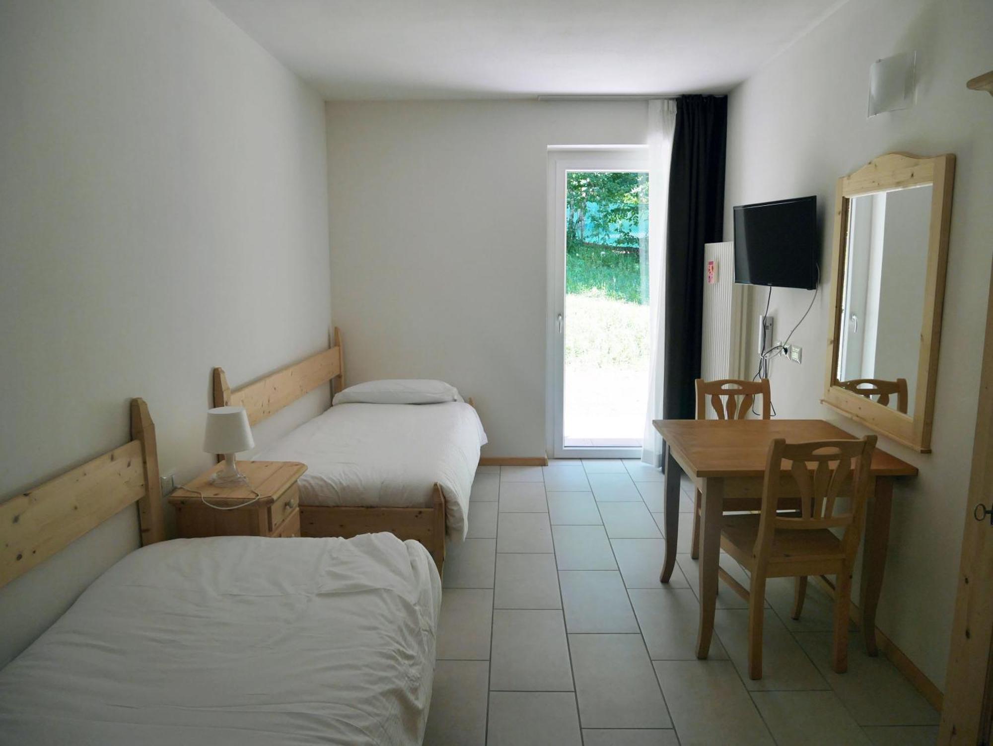 Hotel Elbele Garni Folgaria Rum bild