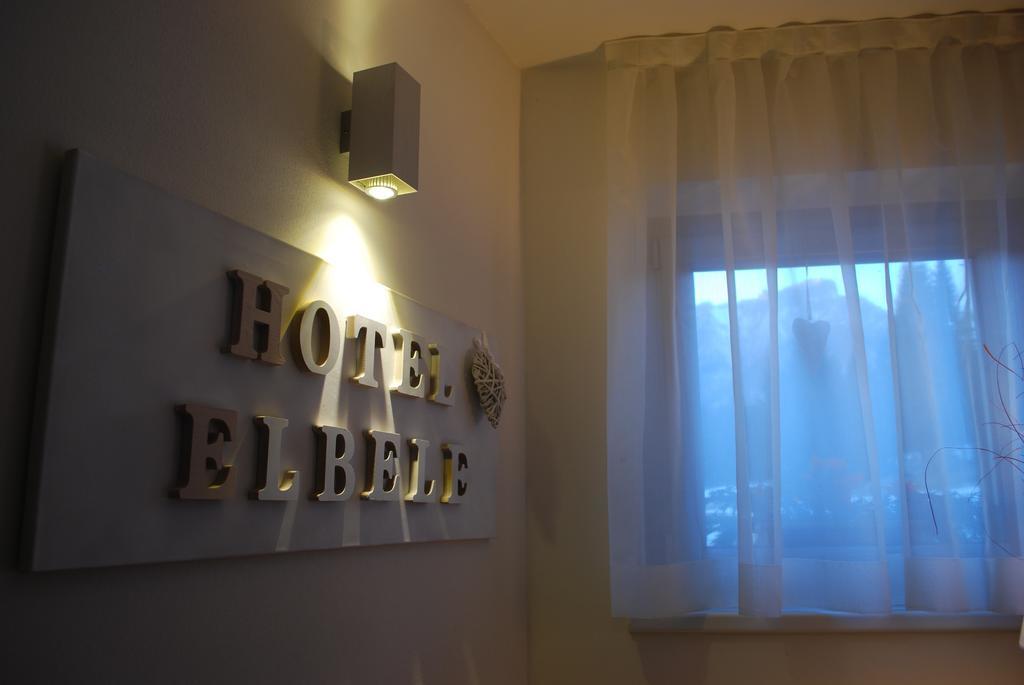 Hotel Elbele Garni Folgaria Exteriör bild