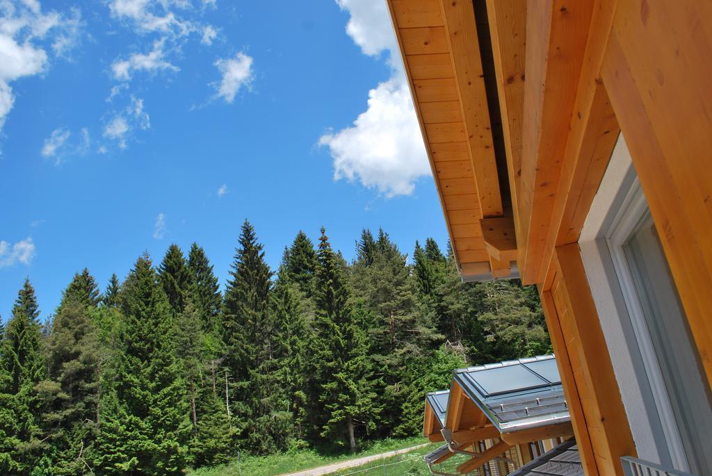Hotel Elbele Garni Folgaria Exteriör bild