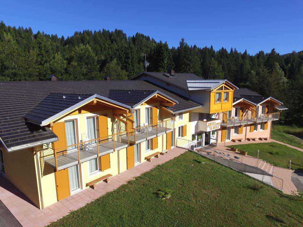Hotel Elbele Garni Folgaria Exteriör bild