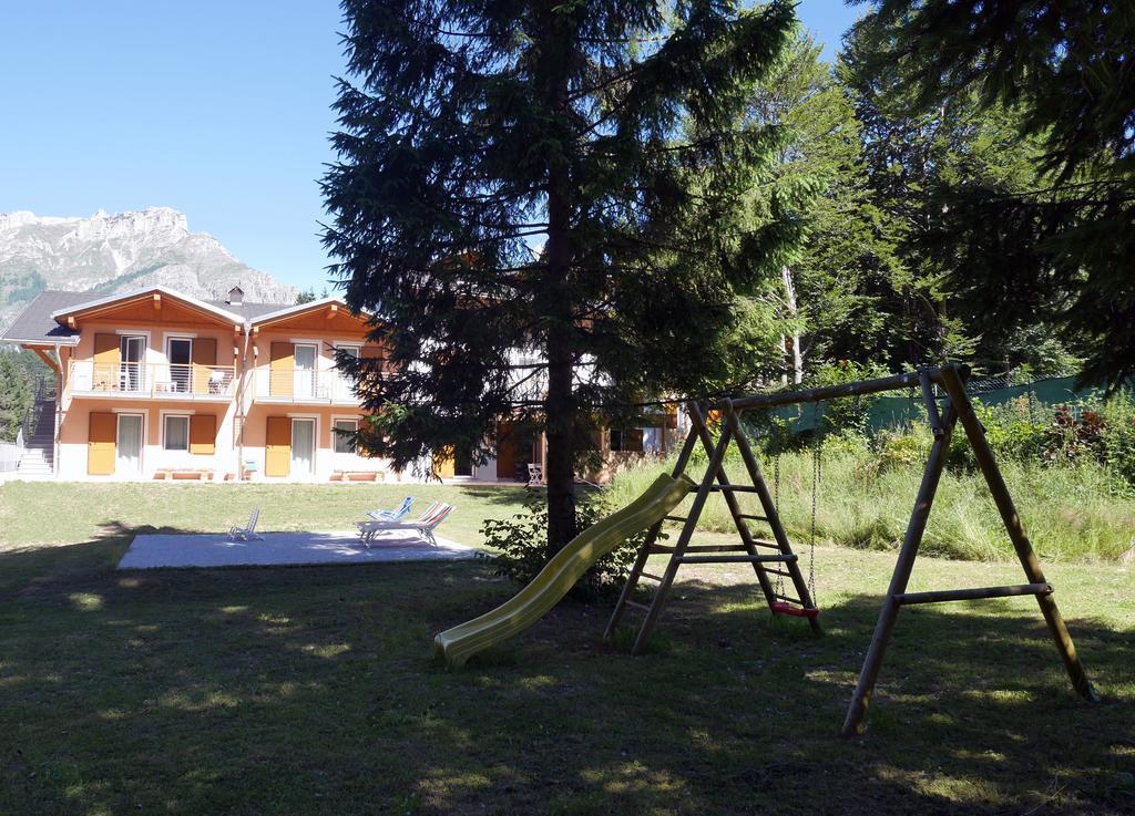 Hotel Elbele Garni Folgaria Exteriör bild