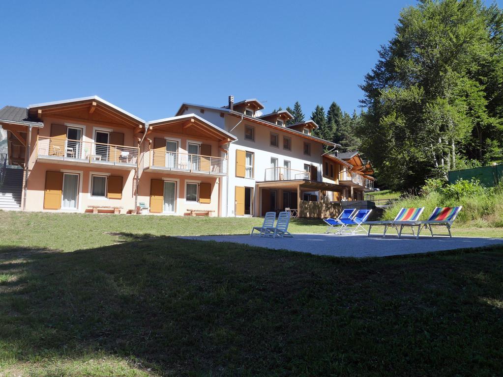 Hotel Elbele Garni Folgaria Exteriör bild