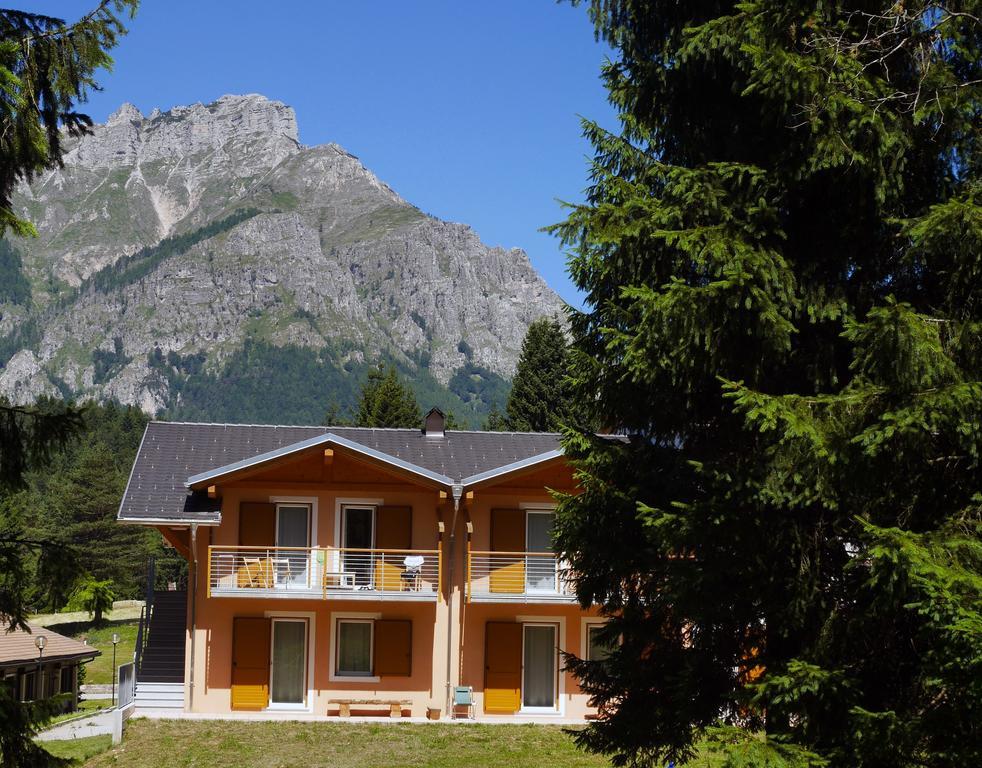 Hotel Elbele Garni Folgaria Exteriör bild