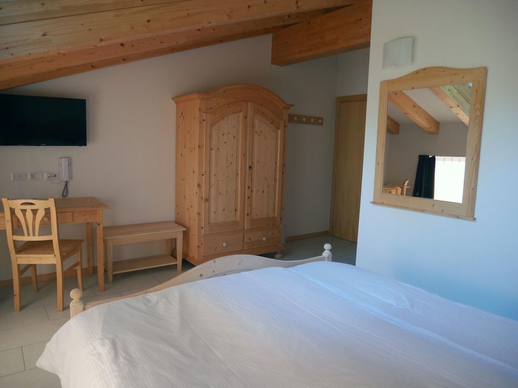 Hotel Elbele Garni Folgaria Exteriör bild