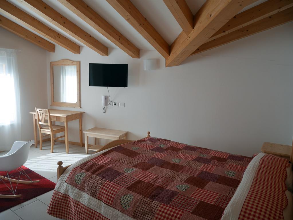 Hotel Elbele Garni Folgaria Exteriör bild