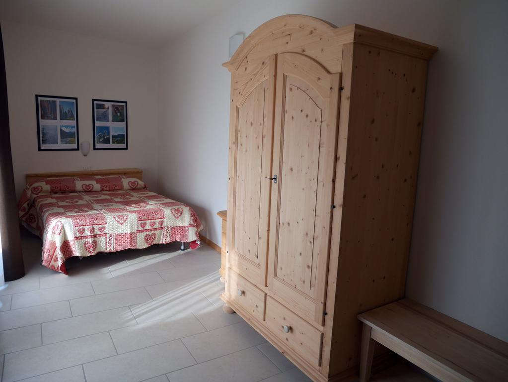 Hotel Elbele Garni Folgaria Exteriör bild