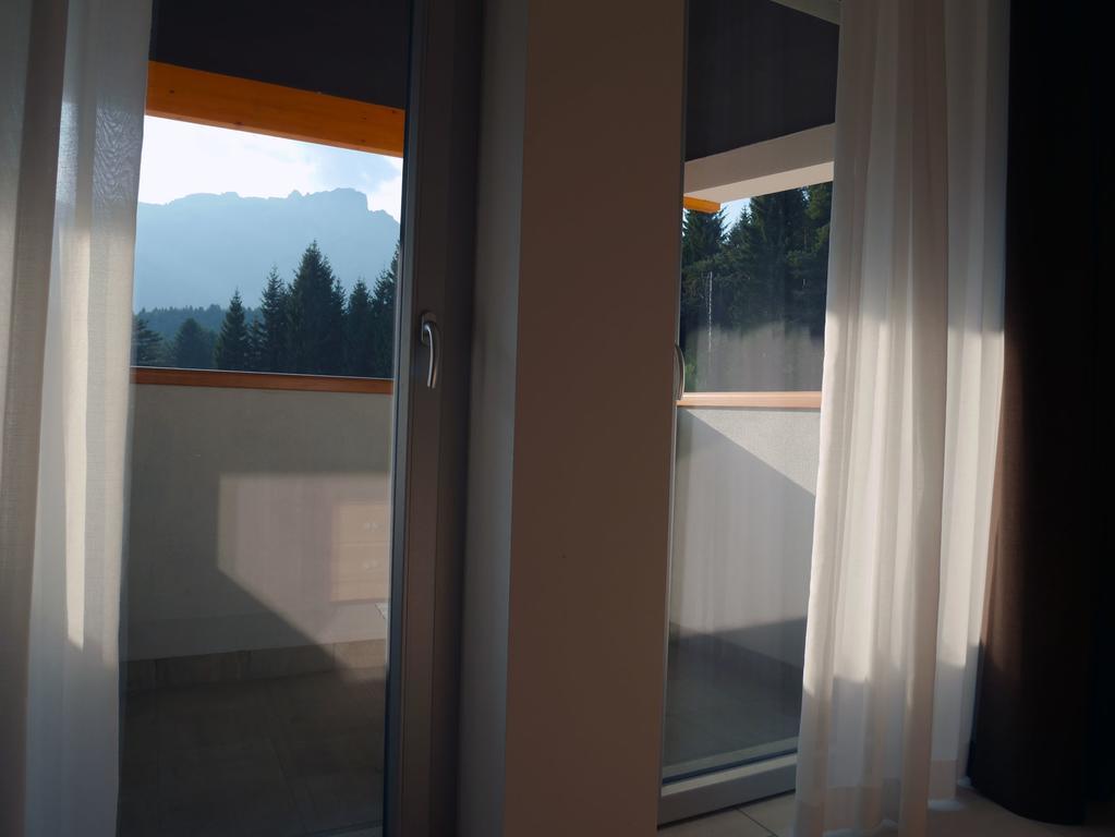 Hotel Elbele Garni Folgaria Exteriör bild
