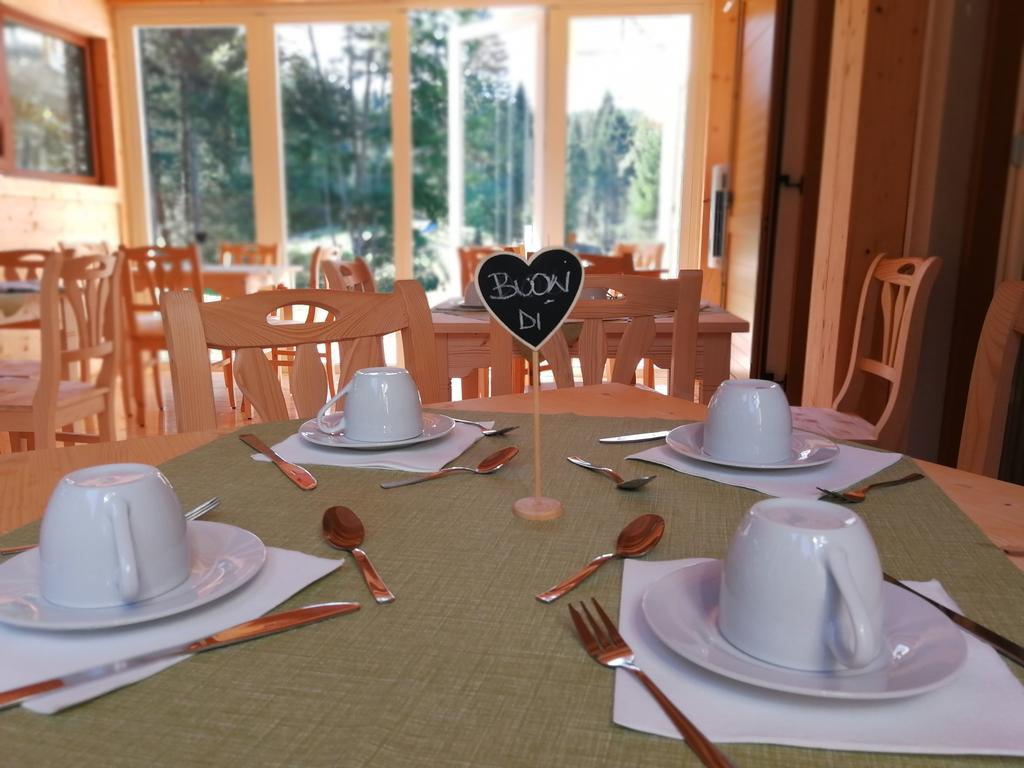 Hotel Elbele Garni Folgaria Exteriör bild