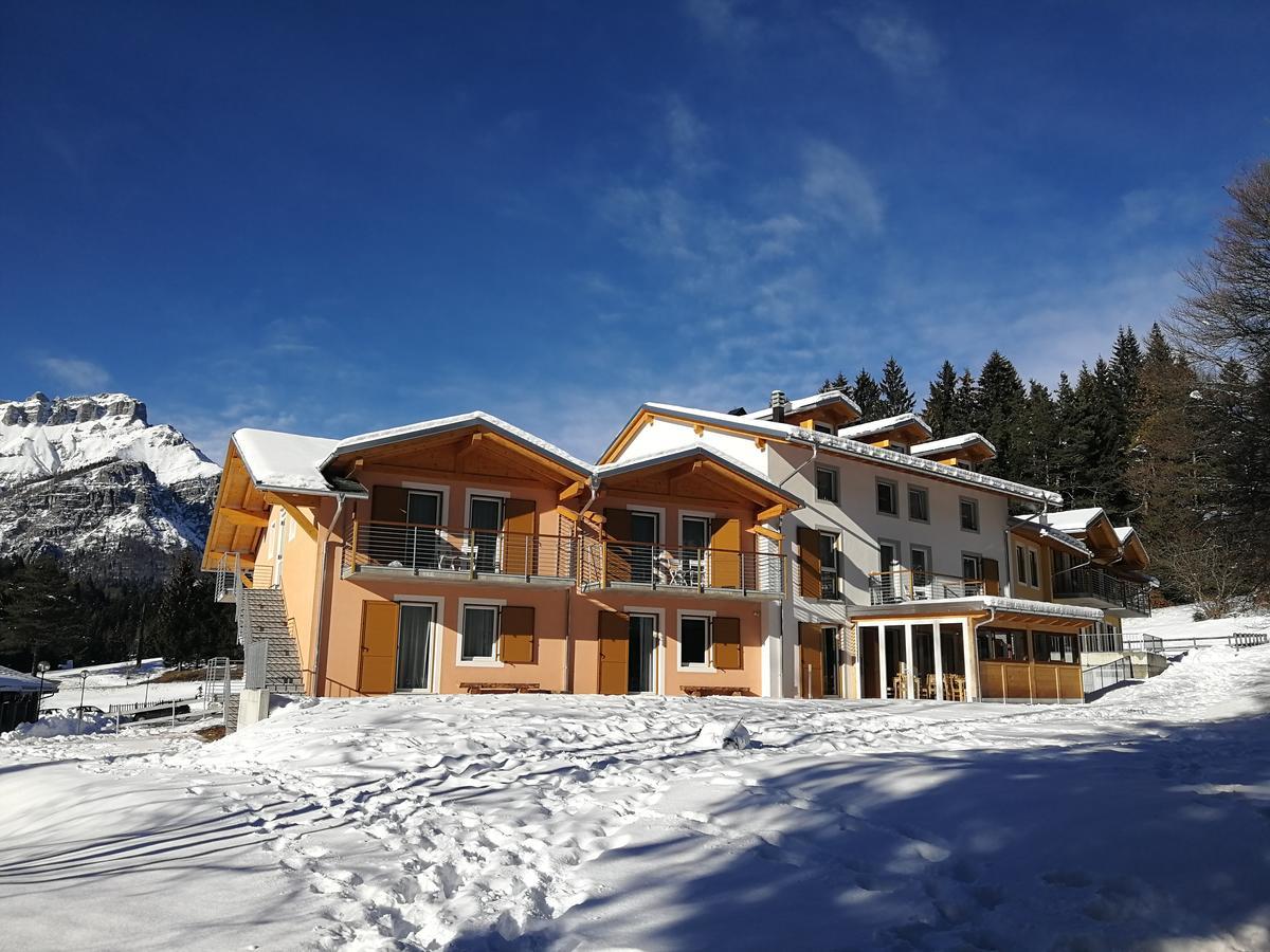 Hotel Elbele Garni Folgaria Exteriör bild