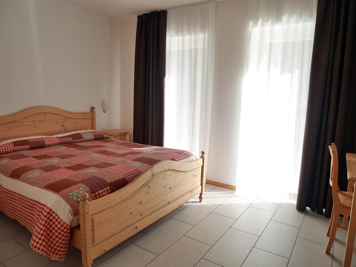 Hotel Elbele Garni Folgaria Exteriör bild