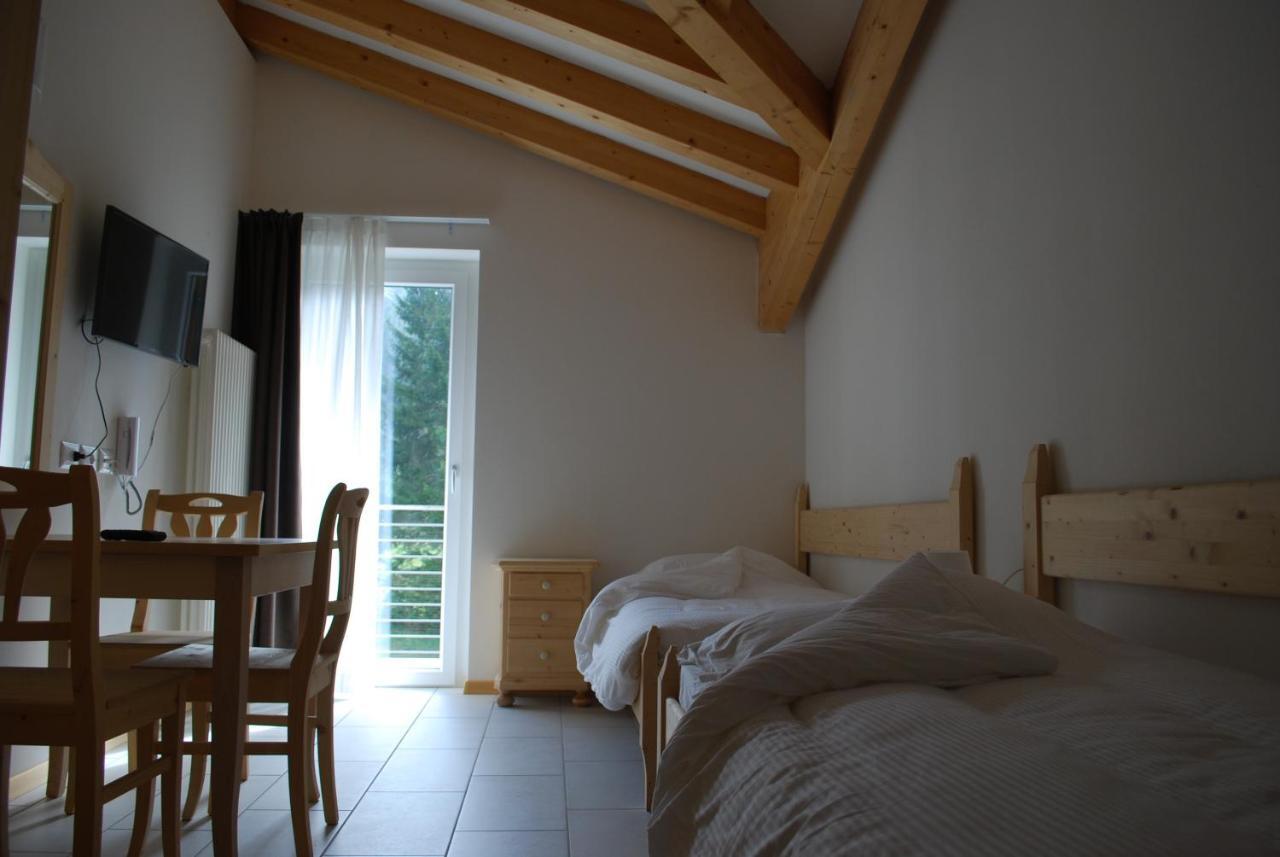Hotel Elbele Garni Folgaria Rum bild